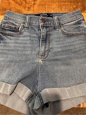 Hollister Women's Light Blue Rolled-Hem Denim Shorts